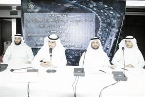 دمحمد الياقوت ودفهد الركيبي ومعيسى الحجب خلال الورشة
