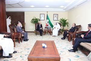 الشيخ احمد الفهد خلال لقائه مع وزير المالية التركي مهمت شمشك
