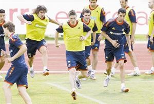 الاسباني فرناندو توريس يخوض التدريبات بعد شفائه من الاصابة﻿﻿اپ﻿