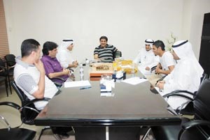 ضيفا ديوانية الانباء محمد ابراهيم ومحمد راشد مع الزملاء بلال غملوش وفهد الدوسري ويحيى حميدان وعبدالعزيز جاسم واحمد حسينحسن حسيني