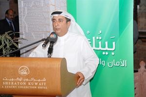 محمد العمر ملقيا كلمته
