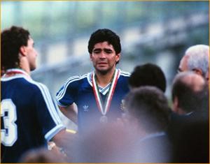 مارادونا يبكي في نهائي مونديال 1990