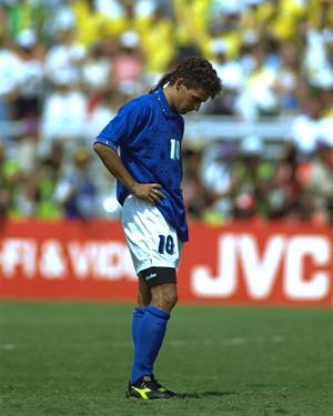 باجيو بكى عقب خسارة ايطاليا من البرازيل في نهائي مونديال 1994