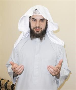 موسى الهولندي يروي لـ «الأنباء» قصة إسلامه: جاري المغربي ابن الـ 8 أعوام قاد خطاي إلى طريق النور بحديثه عن الدين وقصص الأنبياء