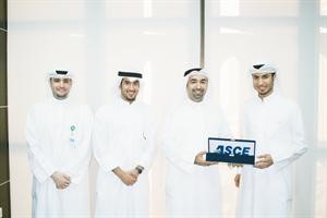 م فهد المخيزيم يتسلم تكريم الجمعية الاميركية لمتفوقي الهندسة لـ بيتك﻿