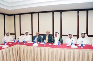 ابراهيم البغلي والمستشار محمد سعد والملحق الاداري بالقنصلية المصرية عصام فريد يتوسطون المدراء العامين لشركة الرائد للحراسة	انور الكندري﻿