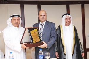 تكريم الملحق الاداري عصام فريد﻿