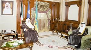 سمو ولي العهد الشيخ نواف الاحمد مستقبلا مشاري العنجري﻿