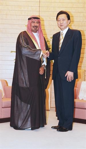 الشيخ د محمد الصباح خلال لقائه رئيس وزراء اليابان