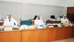 محمد المطير ود يوسف الزلزلة واحمد السعدون خلال اجتماع اللجنة المالية