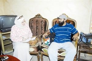 الخراز يتحدث للزميلة ليلى الشافعي﻿﻿سعود سالم﻿
