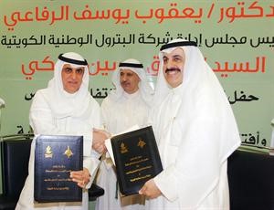 فاروق الزنكي متبادلا مذكرة التفاهم مع ديعقوب الرفاعي﻿﻿قاسم باشا﻿
