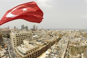 العلم التركي يرفرف فوق احدى ابنية وسط بيروت التجاري افپ