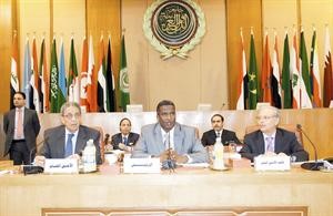 عمرو موسى ورئيس الدورة ونائب الامين العام﻿