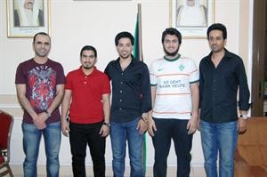 العتيبي مع عدد من اعضاء الهيئة الادارية
