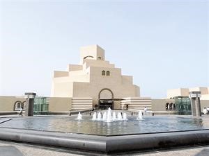 متحف الفن الاسلامي في قطر تحفة فنية بحد ذاتها تضيف جمالا اخاذا الى الواجهة البحرية للدوحة﻿