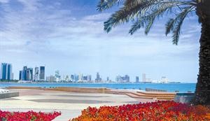 مشهد عام لجانب من الواجهة البحرية الخلابة لمدينة الدوحة﻿