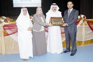 تكريم احد المعلمين﻿