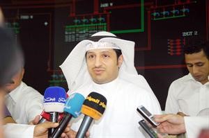 دالشريعان متحدثا للصحافيين
