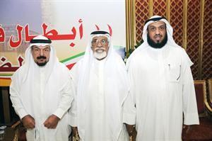 فلاح الصواغ مع بعض الحضور
