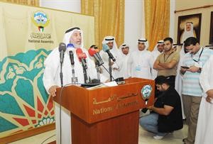 دمحمد البصيري خلال حديثه للصحافيين في مجلس الامة امس متين غوزال