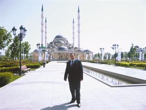 الزميل اسامة ابوالسعود امام مسجد قلب الشيشان
