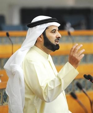 مبارك الوعلان خلال حديثه عن ميزانية البلدية