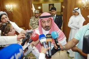 الشيخ دمحمد الصباح متحدثا للصحافيينسعود سالم