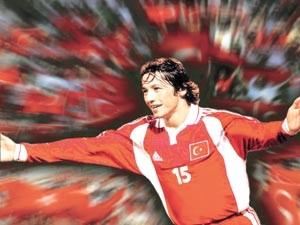 التركي ايلهان مانسيز سجل 4 اهداف في مونديال 2002 قبل اختفائه عن الاضواء
