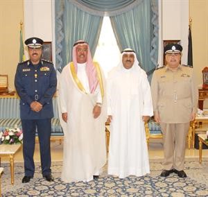الشيخ مشعل الاحمد مستقبلا الشيخ جابر الخالد والفريق سليمان الفهد والفريق الشيخ احمد النواف﻿