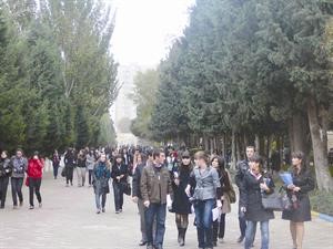 طلاب داخل جامعة باكو