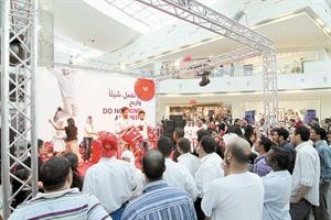 جانب من حفل السحب الشهري الثاني للوطنية في الافنيوز ﻿