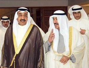 الرئيس جاسم الخرافي وسمو رئيس الوزراء الشيخ ناصر المحمد اثناء خروجهما من المجلس