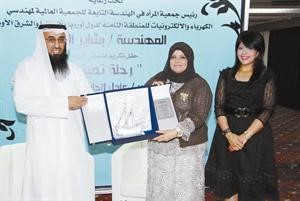 مبشاير العواد ومطلال القحطاني يكرمان سعاد الزيد

