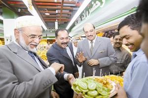  في قسم الخضار والفواكه﻿