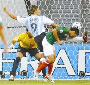 المكسيكي غاريد سانكو سجل هدفا في مرماه امام الارجنتين﻿