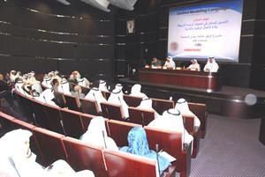 اسماعيل الغانم ودايمن الغباري والحضور في اللقاء
