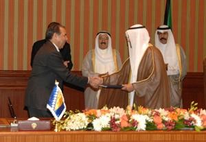 صاحب السمو الامير وسمو ولي العهد يشهدان توقيع اتفاقية الخدمات الجوية بين الكويت والبوسنة