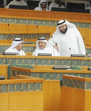 دجمعان الحربش في حديث مع فيصل الدويسان ودحسن جوهر
