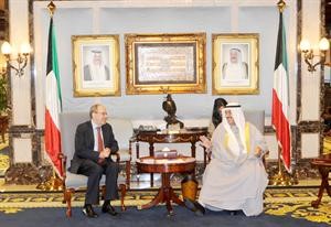 سمو رئيس الوزراء الشيخ ناصر المحمد خلال لقائه اد ملكيرت﻿