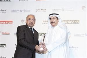 خليل عبدالله يتسلم جائزة افضل مشروع تطوير عقاري لشركة الوطنية العقارية﻿