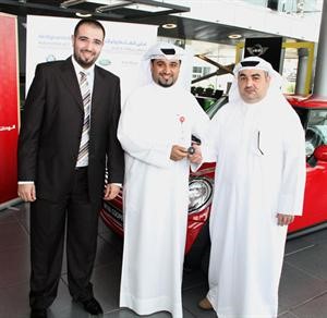 الفائز الاول في السحب الشهري الثاني يتسلم جائزته سيارة MINI cooper﻿