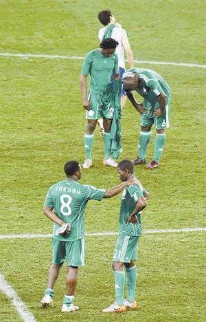 الحسرة والخيبة باديتان على لاعبي نيجيريا			 	 	 	اپ