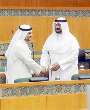دحمد العفاسي وديوسف الزلزلة في بداية الجلسة﻿