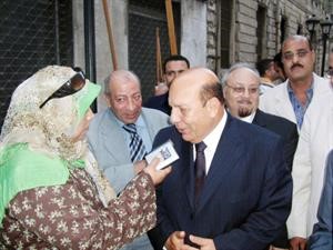 محافظ الاسكندرية متحدثا للزميلة هناء السيد﻿