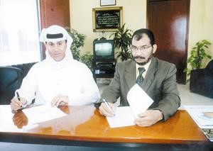 كمال الدين حسين ومحمد خورشيد اثناء توقيع الاتفاقية مع الاكوابارك﻿