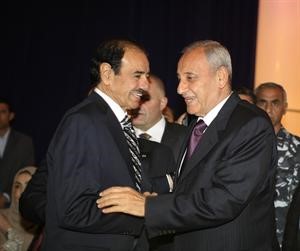 ناصر الخرافي مصافحا رئيس مجلس النواب اللبناني نبيه بري
﻿