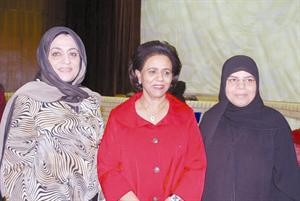 نبيلة بهبهاني واميرة الزوبعي مع الشيخة فريحة الاحمد
