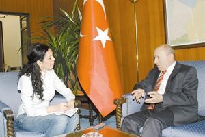 السفير التركي متحدثا للزميلة بشرى الزين