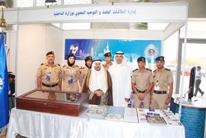 دالعميري مع العقيد عادل الحشاش في ركن العلاقات العامة في معرض اليوم العالمي للمخدرات اسامة البطراوي
